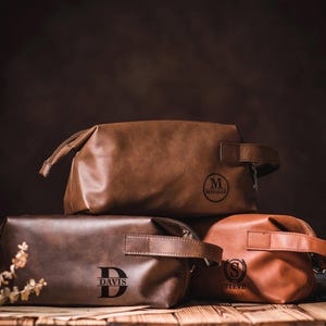 Benutzerdefinierte Herren Kulturtasche, Leder Dopp Kit für Männer, personalisierte Groomsmen Geschenke, Trauzeuge Geschenk, Bräutigam Geschenke, Freund Geschenk für ihn