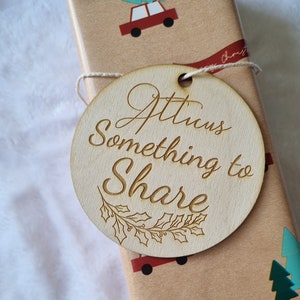 Gepersonaliseerde houten kerstlabels (set van 6) Op maat gegraveerd Iets dat je wilt, nodig hebt, om te delen, te dragen, te doen en te lezen