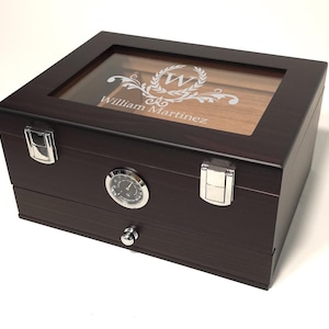 パーソナライズされたシガーヒュミドール、シダーウッドシガーボックス、ガラストップデスクトップヒュミドール（フロント湿度計、加湿器、仕切り、アクセサリー引き出し付き）