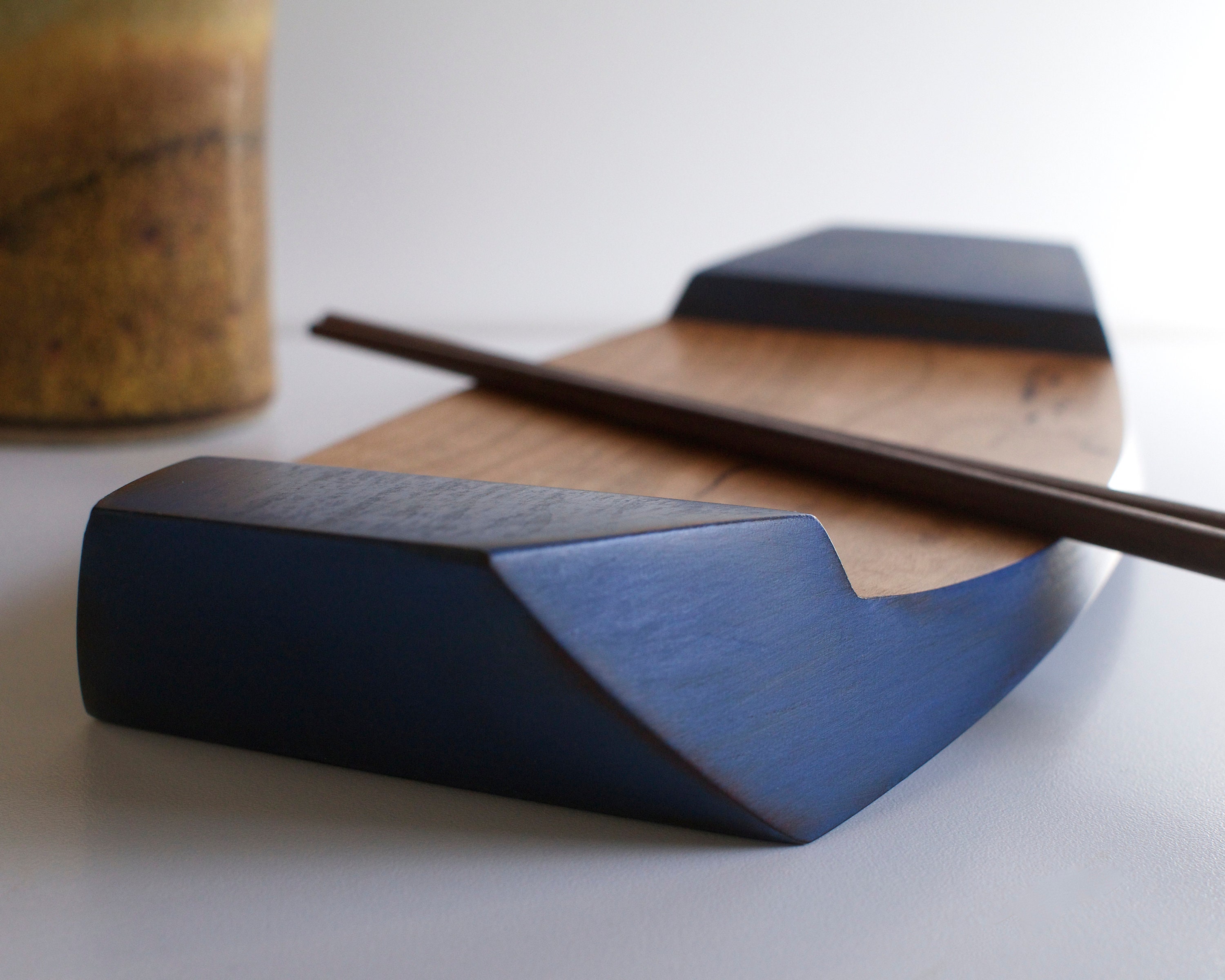 Bandeja de servicio de madera de cerezo esculpida / tabla de | Etsy