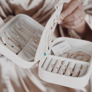 Sieraden reistas in wit