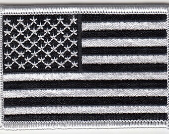 10 unidades de patches bordados da bandeira americana dos EUA (p/b) 3 "x 2" para passar a ferro