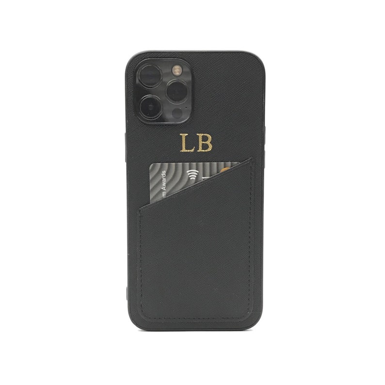 iPhone 12 personnalisé iPhone 13 Coque pour iPhone 14 avec emplacement pour carte Étui en cuir végétalien saffiano noir à monogramme. image 2