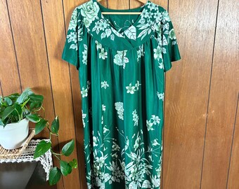 Nécessaire vintage vintage Chemise de nuit en satin floral vert floral Cottagecore
