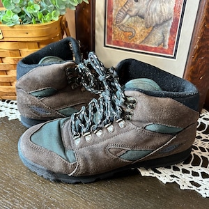 Vintage 90s Merrell Venture Women&#39;s Hiking Boots – Emerald Suede, Size 8