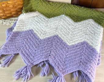 Couverture pour bébé faite main en crochet à chevrons afghans, vert lavande