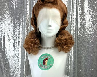 Perruque lace frontale personnalisée en style « Moxie » - Cheveux pin up vintage inspirés du rouleau de la victoire des années 40 (ambre)