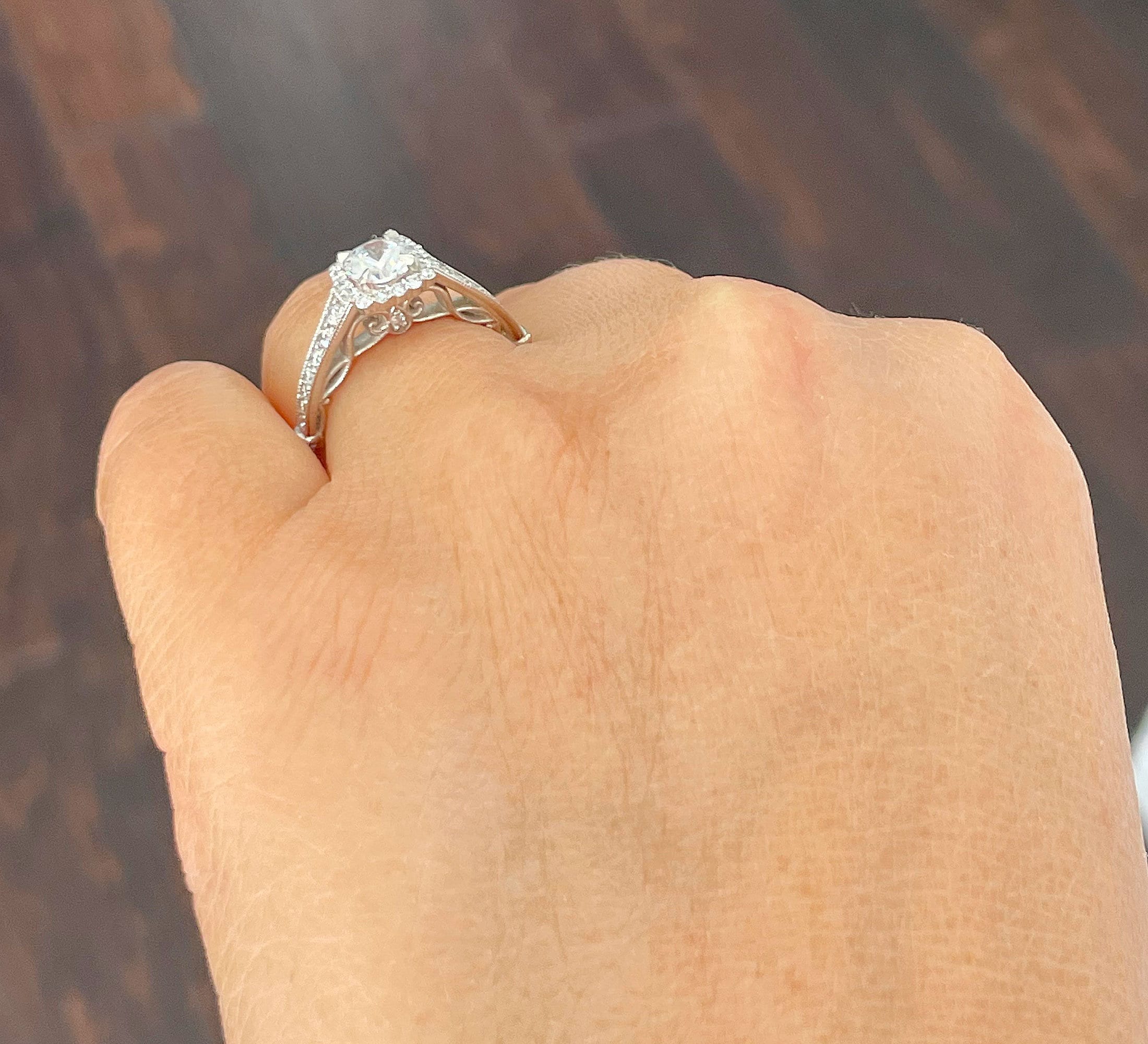 Anello di fidanzamento con diamanti simulato taglio rotondo 2,50 carati