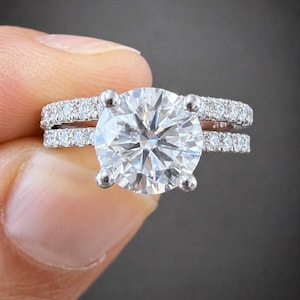 Round Cut Moissanites Engagement Ring And Matching Band Halo Wedding Set Prong Bridal Set 14K Solid White Gold Propose Ring Set For Her 2.10