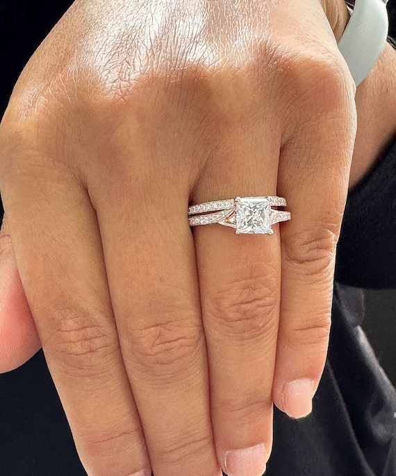 Princess Cut Center and Round Cut Sides Simulated Diamond