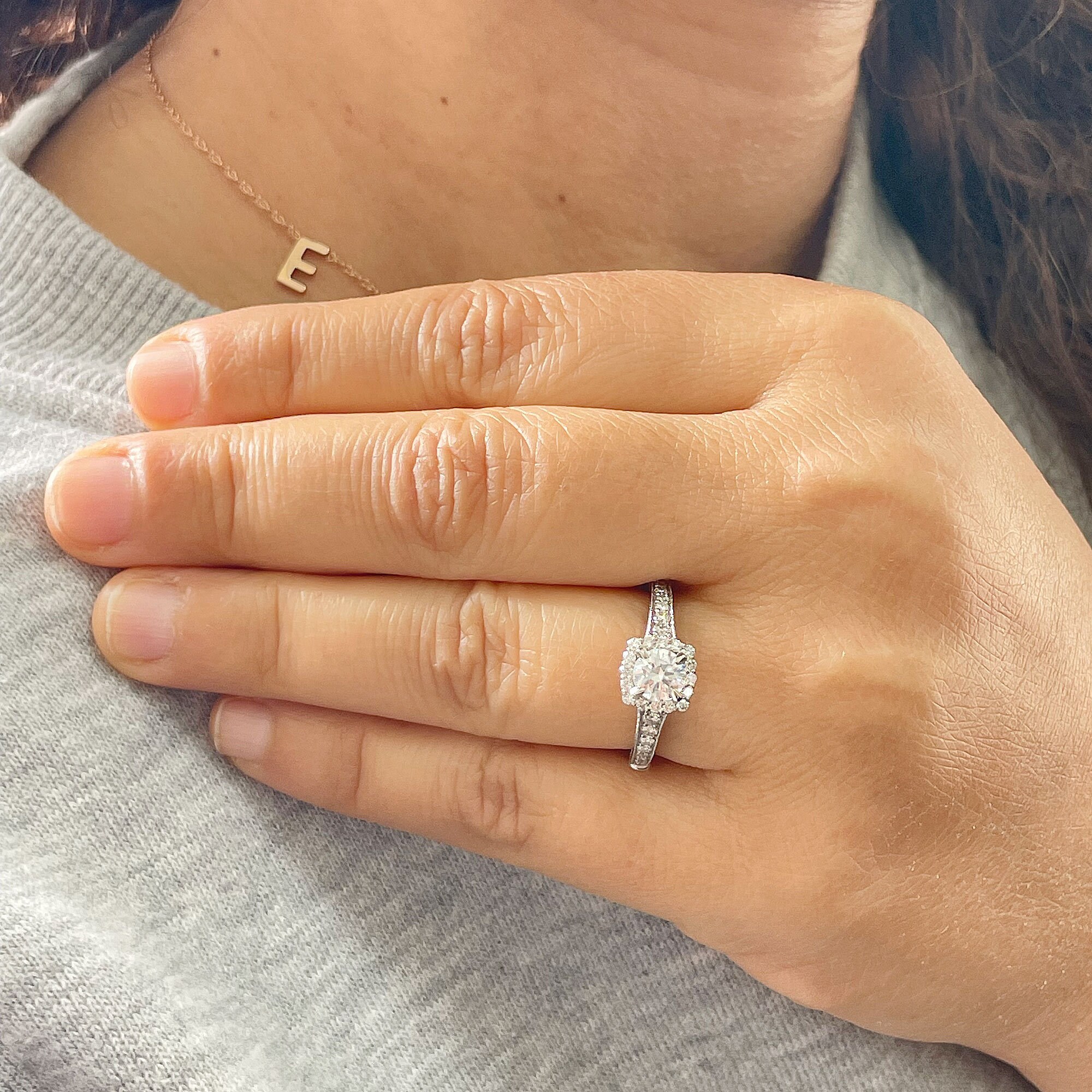 Anello Halo Con Diamante Simulato 2.50ct Argento 925 Placcato Oro Bianco - Gioiello Fidanzamento