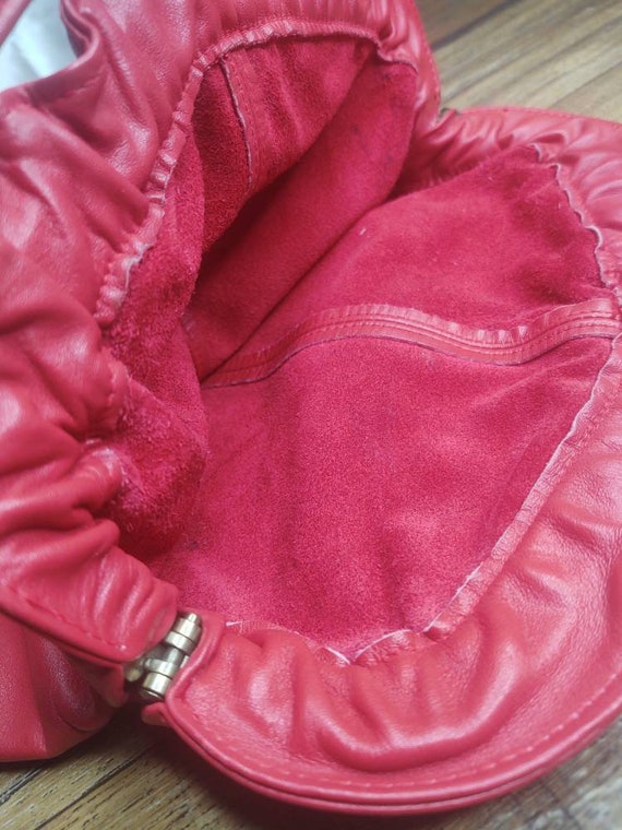 VINTAGE 80s Red Leather Hinged Purse Shoulder Clu… - image 10