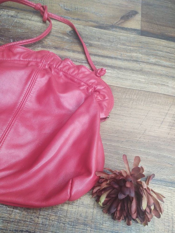 VINTAGE 80s Red Leather Hinged Purse Shoulder Clu… - image 2