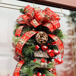 Cadeau de Noël Cardinal : décoration de porte de ferme rustique avec petits fruits