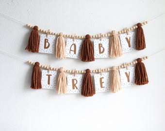 Gepersonaliseerde babynaambanner met kwastjes, neutraal boho-decor babyshower, kinderkamer muurslinger op maat cadeau genderneutraal feestdecoratie
