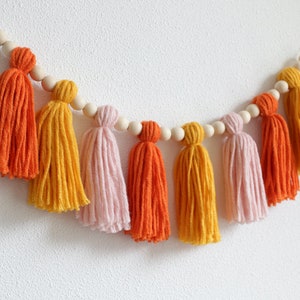 Boho Daisy Yarn Garland, 1st high chair banner, Two Groovy birthday decor, 1st Birthday photo prop, Cake Smash Backdrop Banner