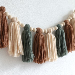 Neutral Yarn tassel Garland, 1st high chair banner, Neutral birthday decor, Cake smash photo prop, Background photo prop, Nursery Wall Decor