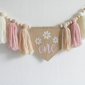 Boho Daisy high chair banner, Girl's Pastel Cake smash Garland, Yarn Tassel bunting, Boho 1st birthday decor, 1st Birthday One Banner