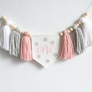 thumbnail image 2 of Snowflake Hgh Char Banner, Wnter Wonderland 1st Brthday Party Hghchar Decoraton, Wnter 2 of 14