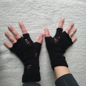 Gothic Unisex Torned Arm Warmers, Emo Fingerless Gloves with Holes, Halloween Witch Costume Mittens, Anime Style