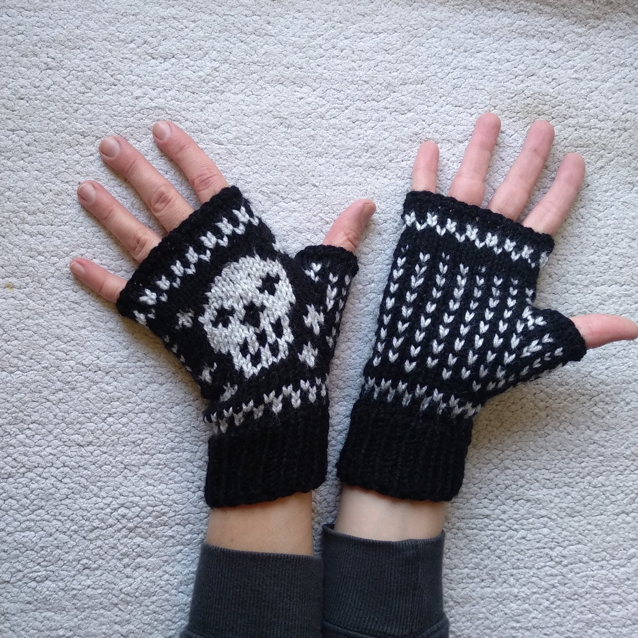Goth Arm Warmers With Skull, Unisex Halloween Mittens
