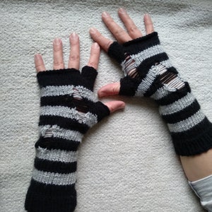 Striped Unisex Gray Arm Warmers, Emo Fingerless Gloves with Holes, Gothic Torned Mittens, Anime Clothing, Halloween Costume