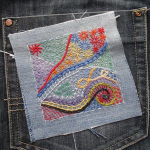 Patch de jeans bordado à mão: aplique de jeans reciclado (14,9 x 14,9 cm)