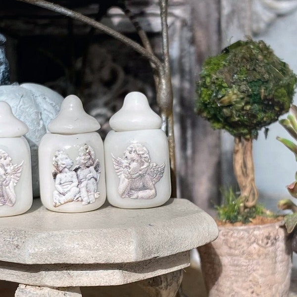 FÉVRIER - Petit Pot Angélique, Fiole, flacon, bouteille de porcelaine avec bouchon - Objet déco - Shabby Chic -  Dollhouse 1/12e - OOAK