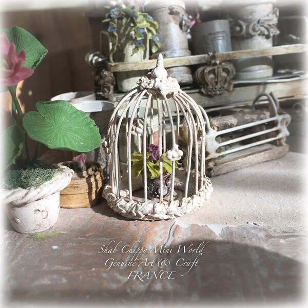 Soleil d'Hiver - Primevère en cage cloche - Fer forgé miniature, Plante collection - Objet miniature - Shabby Chic -  Dollhouse 1/12e - OOAK