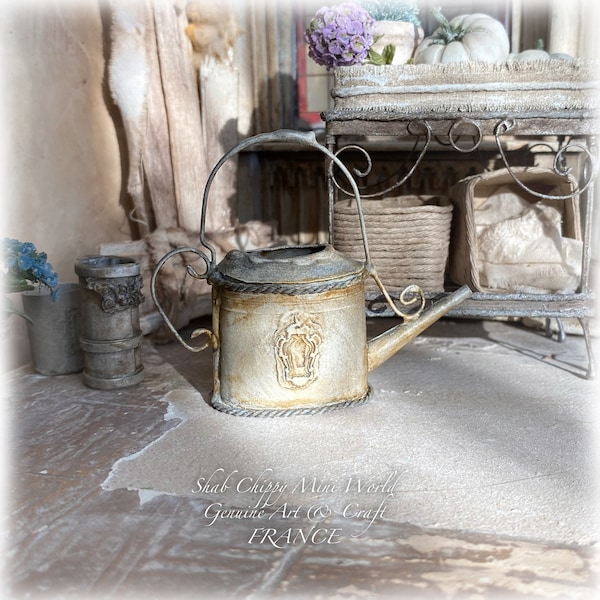 Soleil D'Hiver - Vieil arrosoir type métal-Zinc grand modèle correspondant cont 10L  - Objet déco - Shabby Chic - Dollhouse 1/12e - OOAK