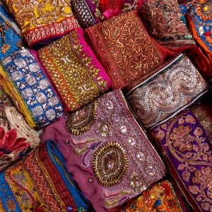 Wholesale Vintage Sari Trim Scrap Pack – Indian Embroidered Fabric Remnants for Sewing, Junk Journals, Appliqué, Craft Supplies