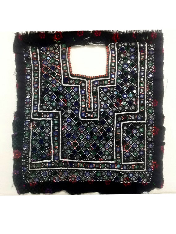 アンティーク　インドバンジァラ族 刺繍パッチ ヴィンテージ バンジャラ刺繍ヨーク、部族テキスタイルパッチ - Etsy 日本