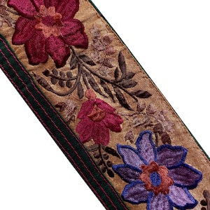 Vintage indisk sari-kant med blommig handbroderad kant, begagnad guldfärgad tyg, textil, sömnad, hantverksmaterial