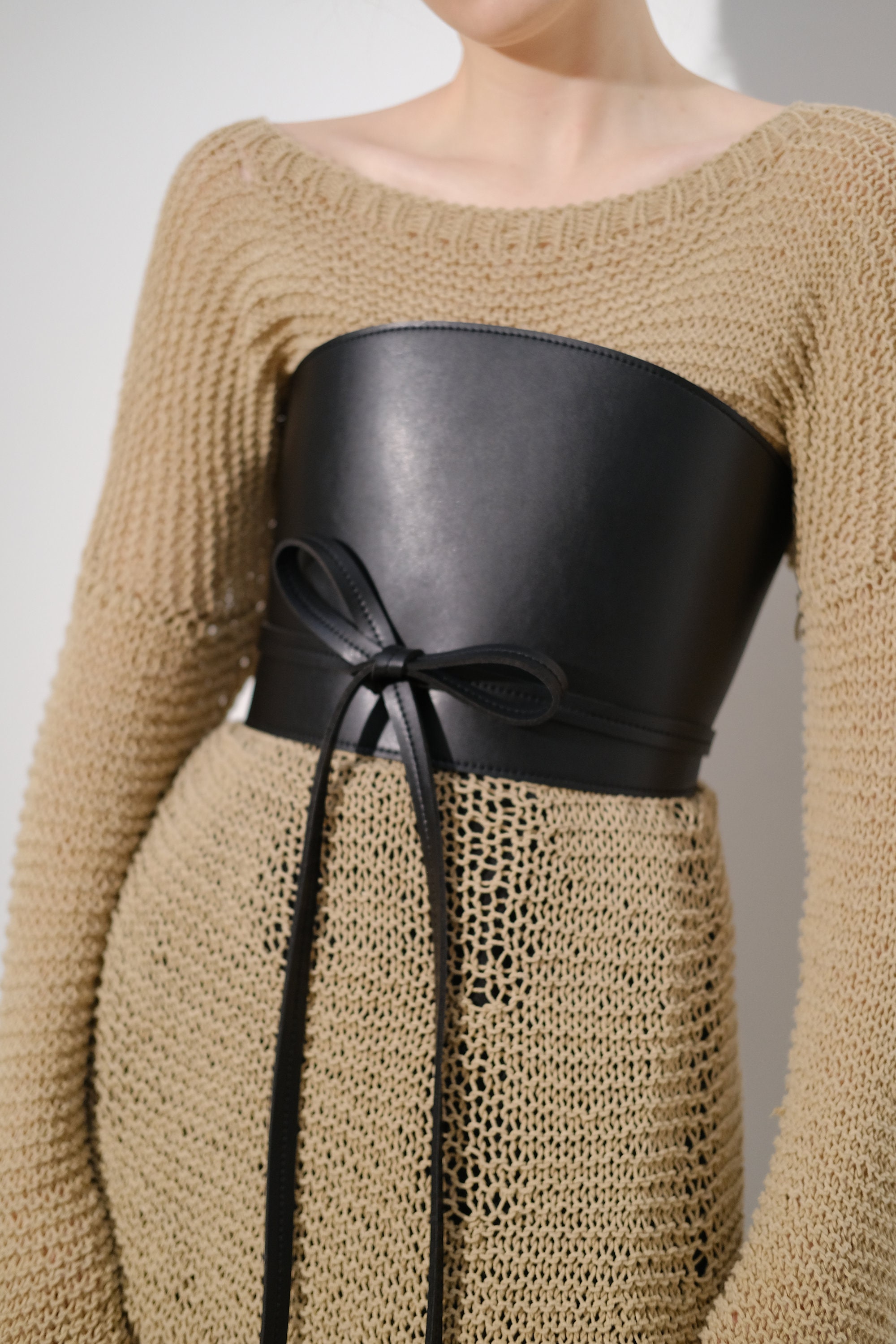 Wide Vegan Leather Corset Belt: Eco-friendly Black Waist  display picture 2