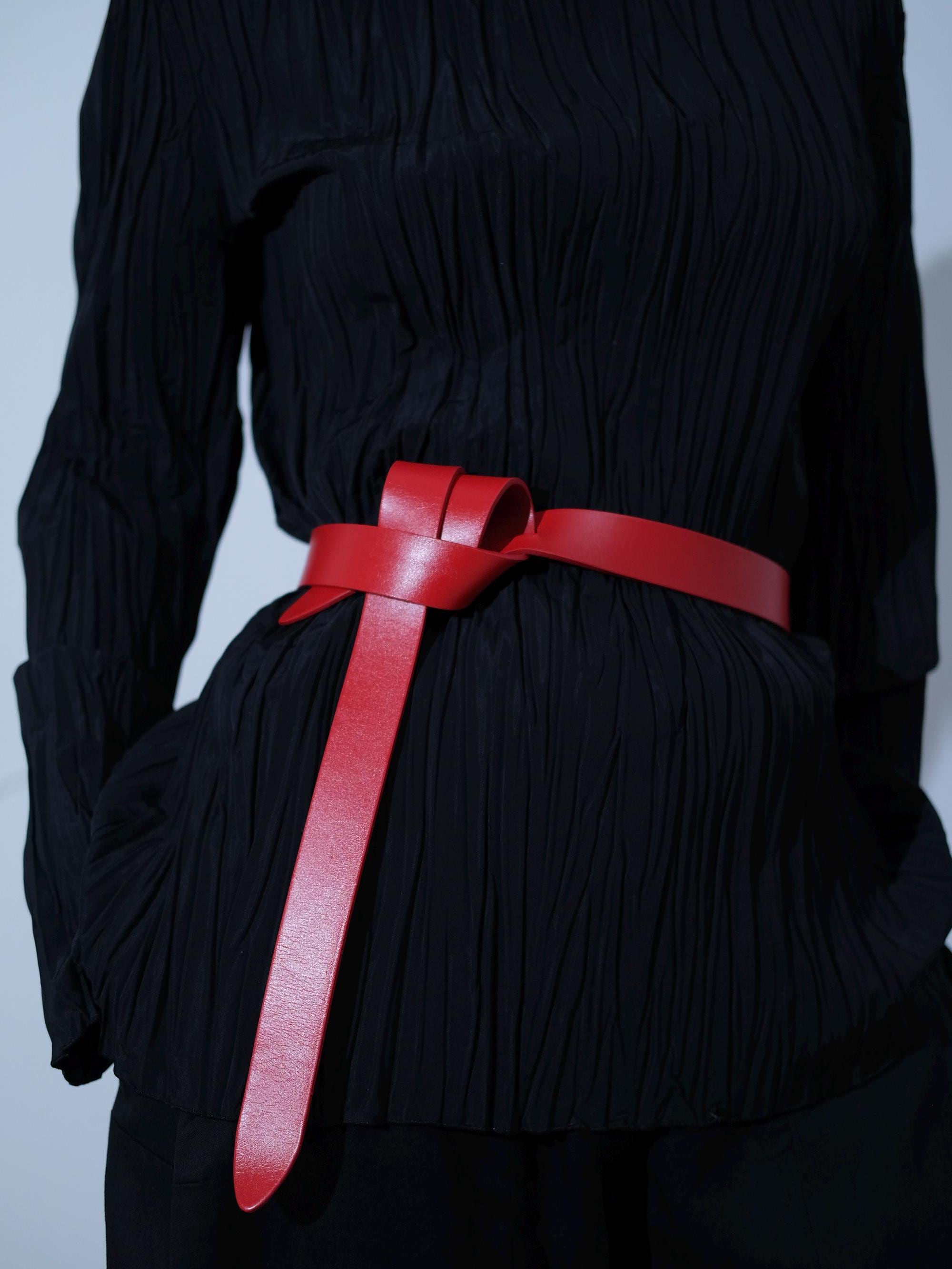 Trendy Red Leather Tie Belt - Tie Belt Women - Knot belt - Minimalist belt - Red full grain Vegetable tanned - Belt for dress without Buckle