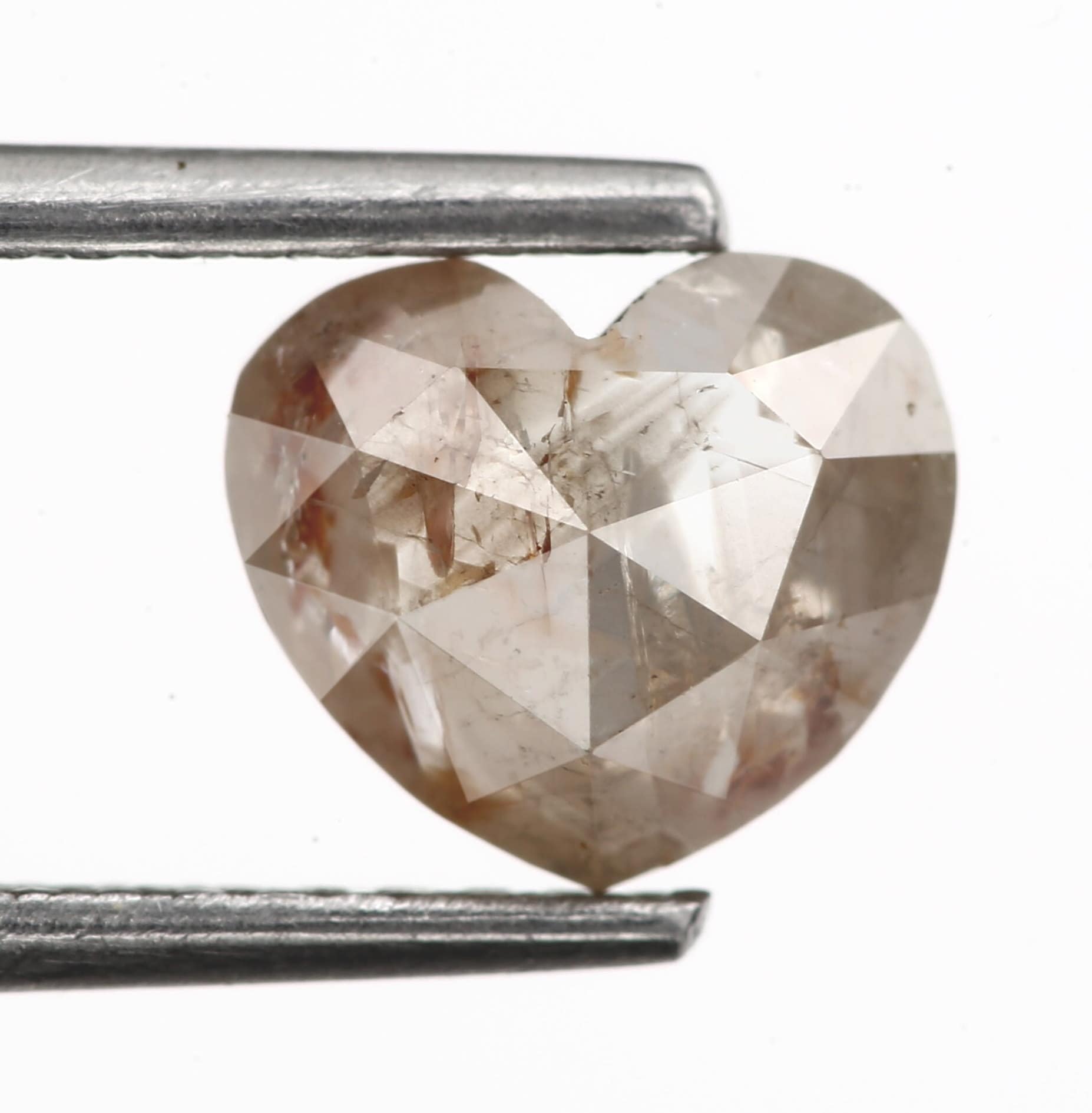 1.02 カラットの天然ファンシーラスティックハートカットルース