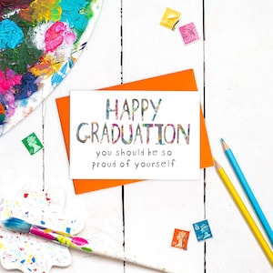 Carte de fin d'études moderne avec message au dos et enveloppe colorée | vous devriez être si fier de vous | Diplôme universitaire ou collégial