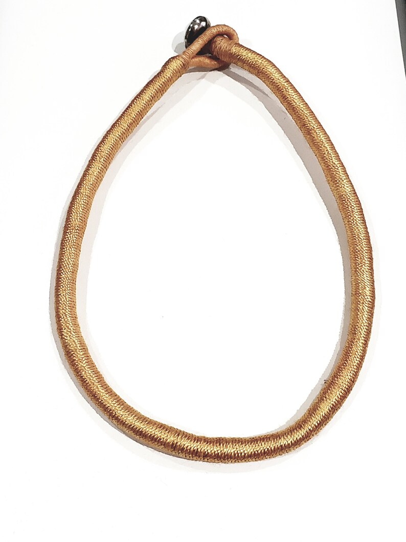 Choker Silk Thread