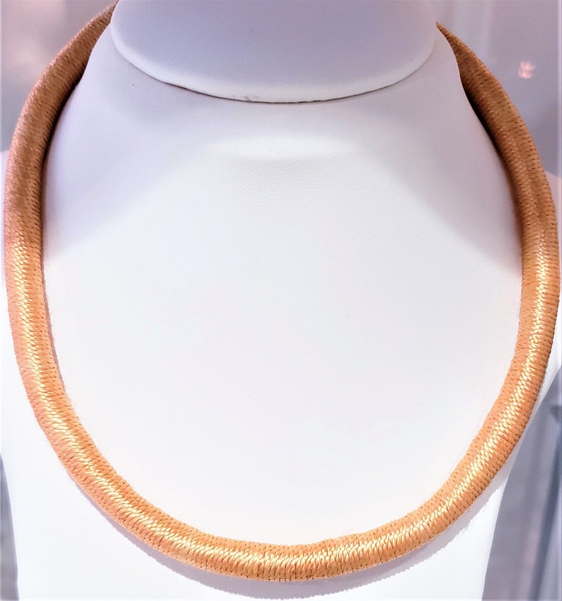 Choker Silk Thread