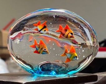 Mini acquario in vetro di Murano, acquario con micro statuine lavorate a lume da Umberto Ragazzi a Venezia