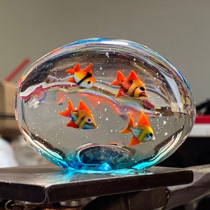 Mini acquario in vetro di Murano, acquario con micro statuine lavorate a lume da Umberto Ragazzi a Venezia