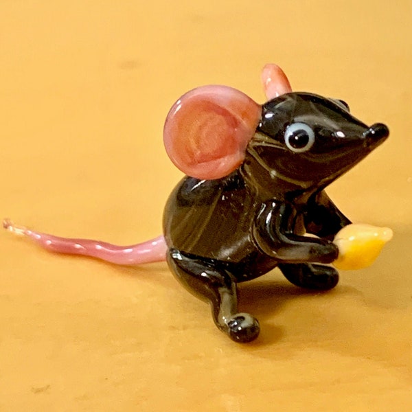 Petite souris avec gland, en verre de Murano, figurine d'un Mulot. Idée cadeau, animaux en verree Venise mignonne miniature au chalumeau