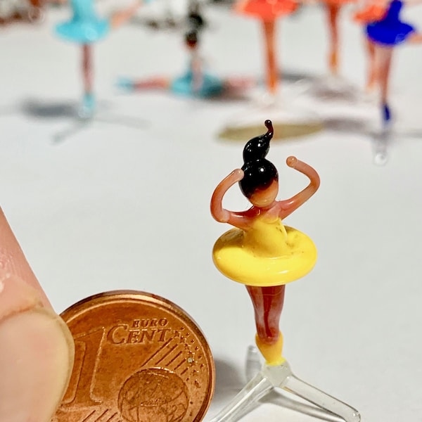 Dancer in fifth position of classical ballet, glass ballerina, authentic Murano glass figurine made in Venice