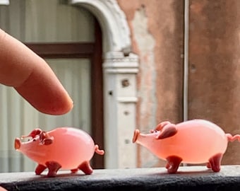 Murano glass fat pig figurine, piglet made in Venice by Umberto Ragazzi. See my animal miniatures and lampworks