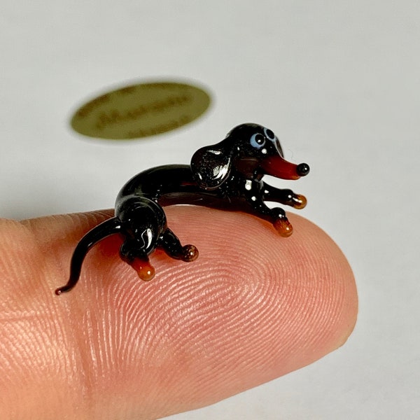 Tiny Dachshund miniature or wiener dog, Murano glass figurine made in Venice. See my micro glass sculptures and statuettes of dogs & animals