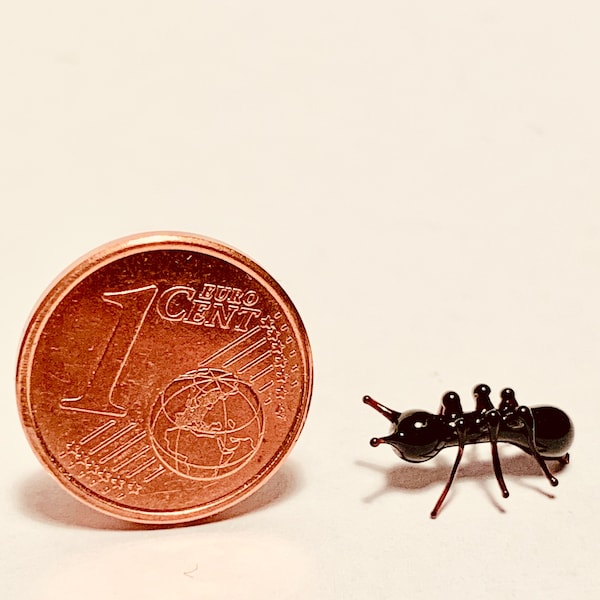 Trois fourmis. Authentique microfigurine fourmi en verre de Murano. Petite miniature au chalumeau fabriquée à Venise. Voir mes autres statuettes de petits animaux