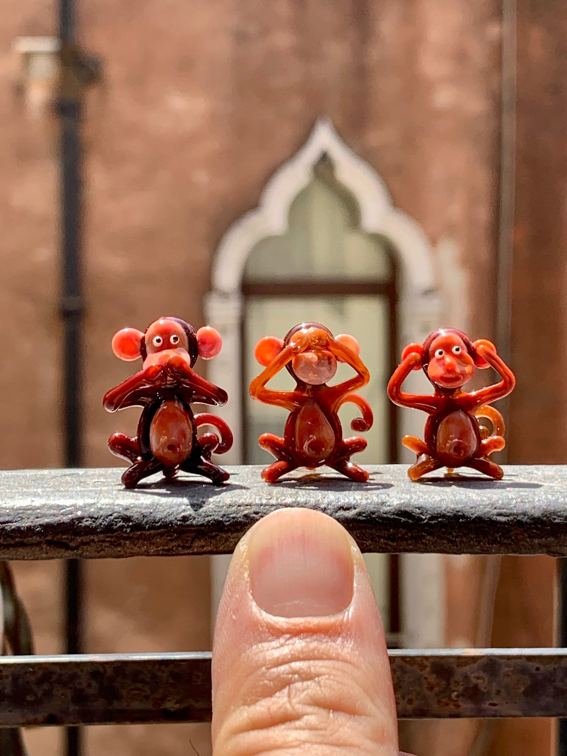 The Three Wise Monkeys, Murano Glass Miniatures. Figurines
