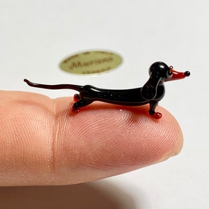 Tiny Dachshund miniature, authentic Murano glass figurine made in Venice. Since 1974 animals figures, micro sculptures and statuettes