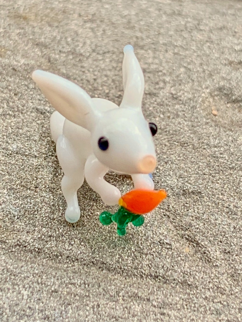 figurines glass sculptures in Venice since 1974 Lampworking tiny animal miniatures statuettes Micro glass rabbit with carrot