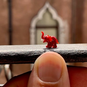 Tiny glass elephant, micro figurine made in Venice with Murano glass, lampwork miniature of small minuscule animals.